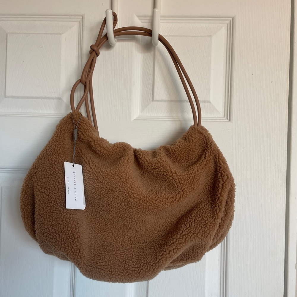 NWT!! Charles & Keith Knotted Handle Textured Medium Hobo Sherpa Bag